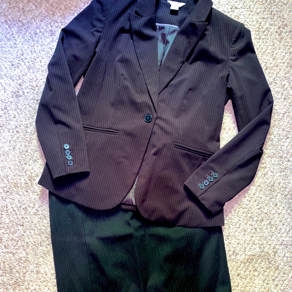 Two piece business skirt suit-pinstriped size 6